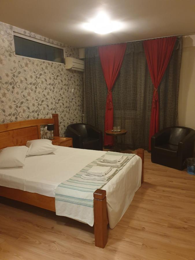 Hostel Sc Afitos Srl Drobeta Turnu Severin Exterior foto